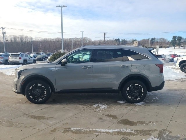 Used 2024 Kia Sorento S image 4