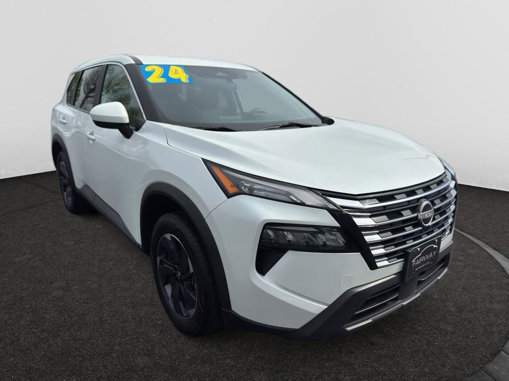 Used 2024 Nissan Rogue SV image 3