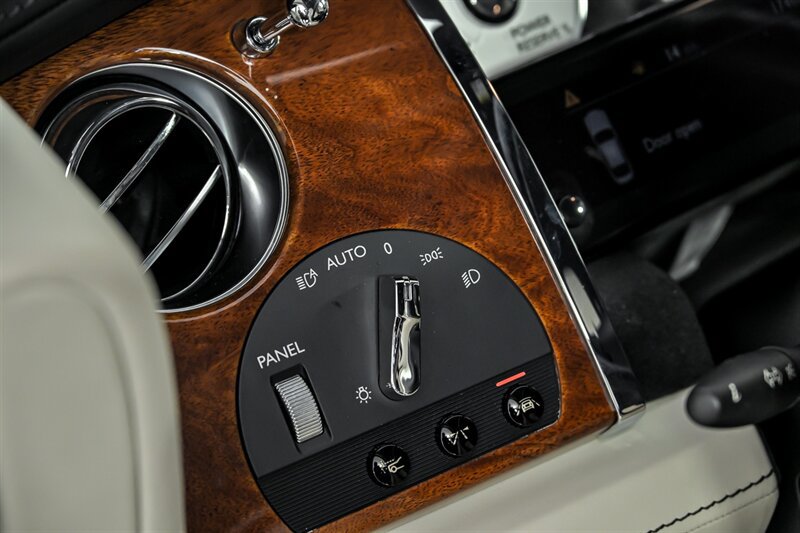 Used 2015 Rolls-Royce Wraith RWD image 26