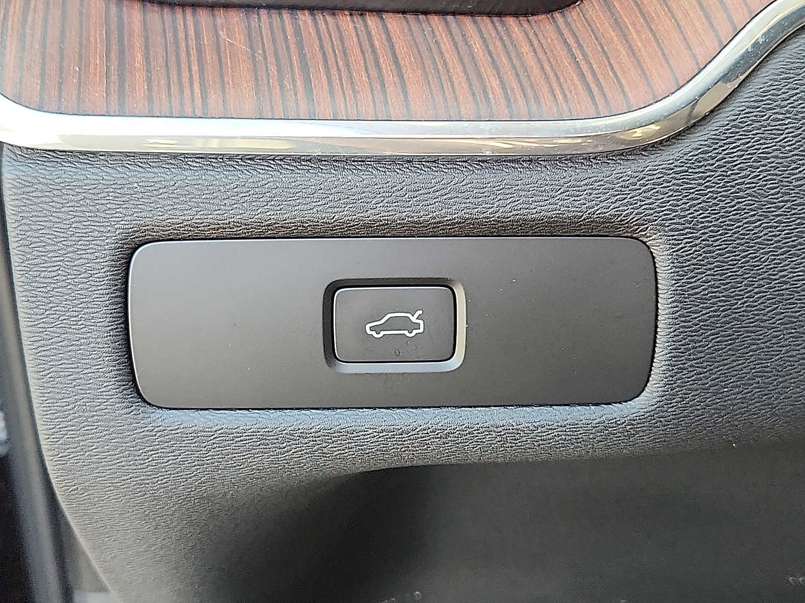 Used 2024 Volvo XC60 B5 Plus w/ Protection Package Premier AWD/4WD image 22