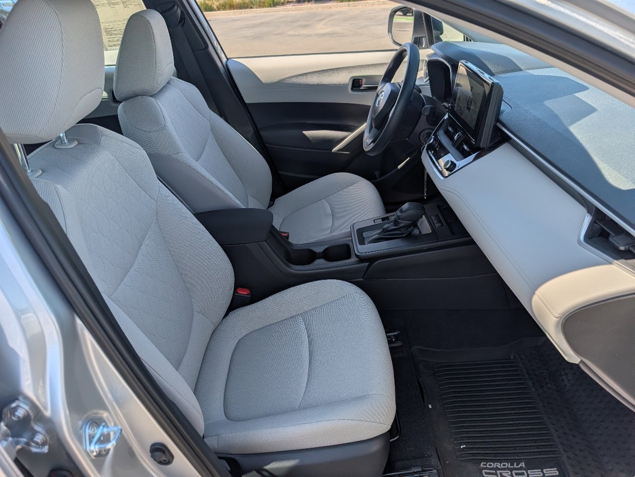 Used 2026 Toyota Corolla Cross L image 8