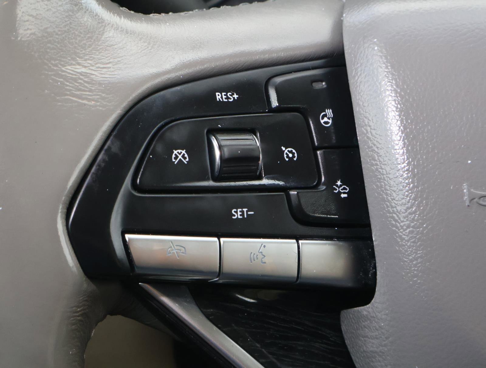 Certified 2021 Cadillac XT6 Premium Luxury image 28