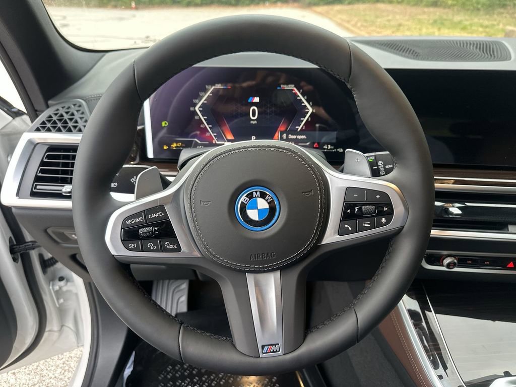 Used 2026 BMW X5 xDrive50e image 15