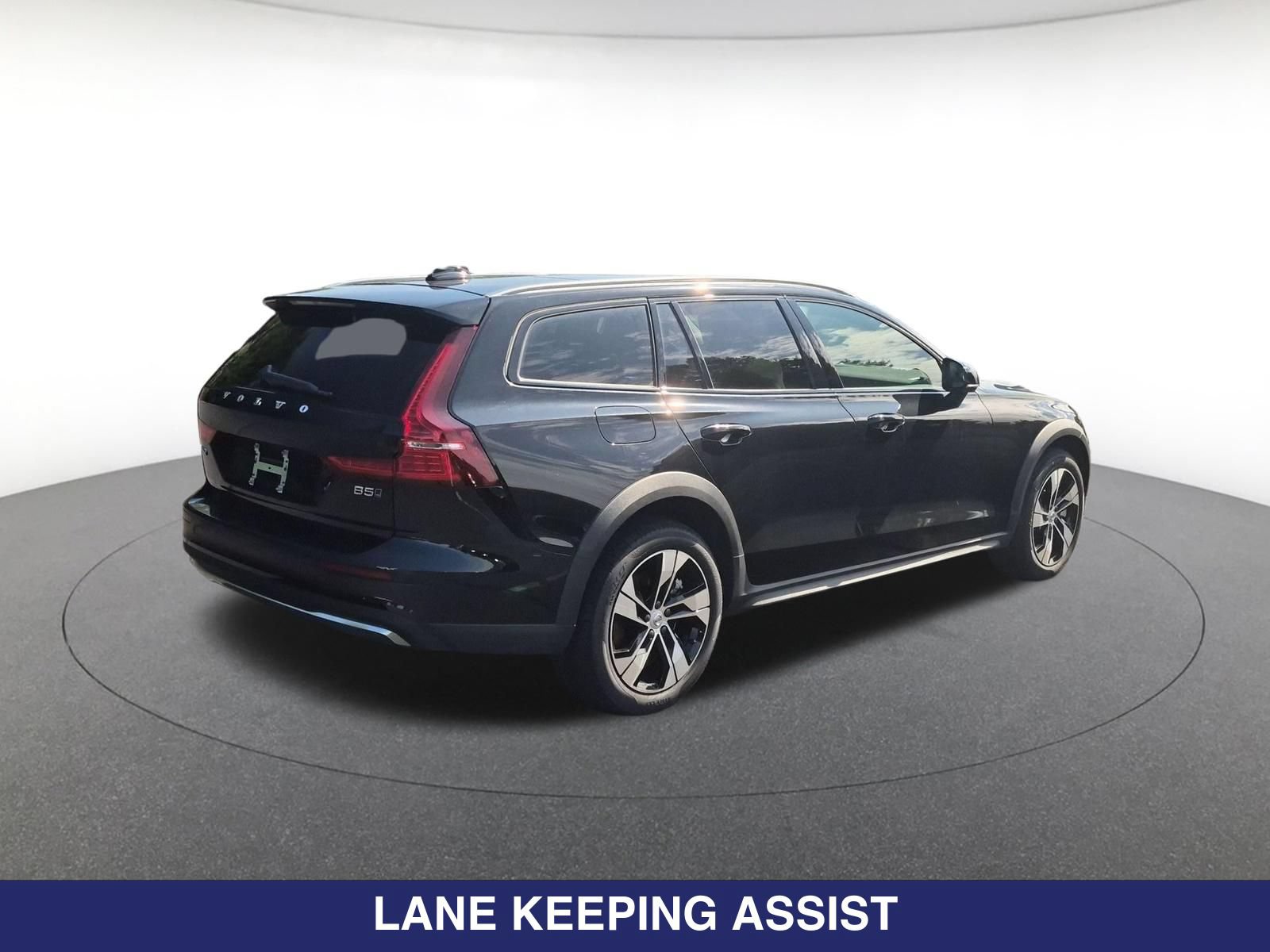 New 2026 Volvo V60 B5 Cross Country Plus w/ Climate Package AWD/4WD image 6