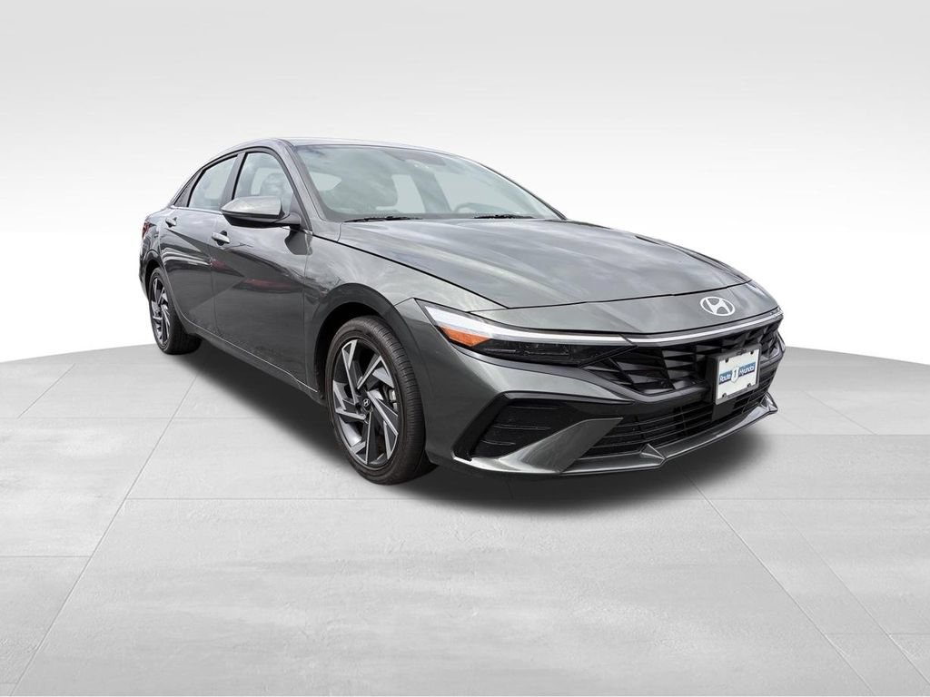 Used 2025 Hyundai Elantra Limited FWD 360° Tour
