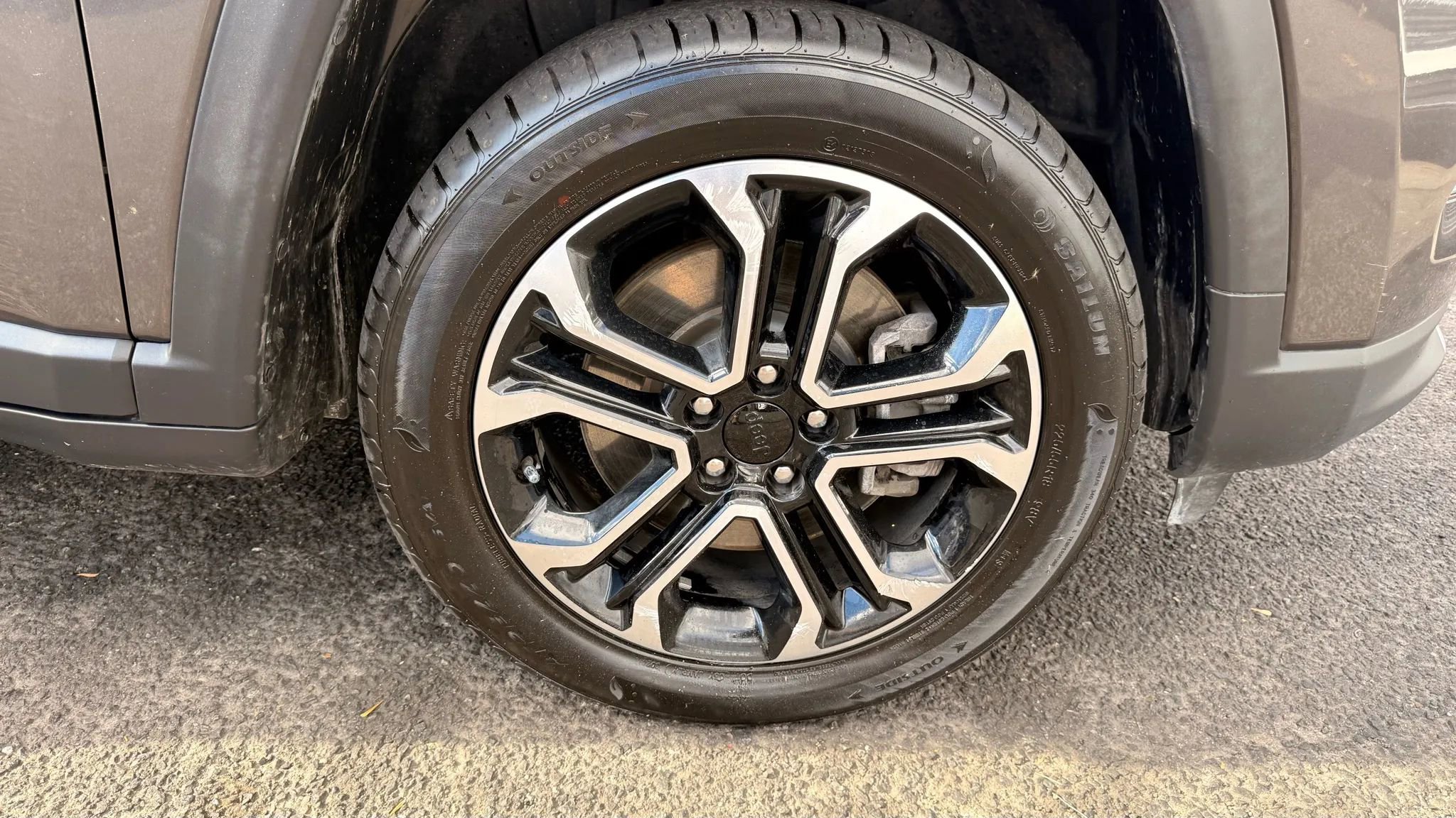 Used 2023 Jeep Compass Limited image 29