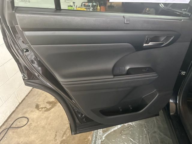 Used 2023 Toyota Highlander XLE FWD image 15