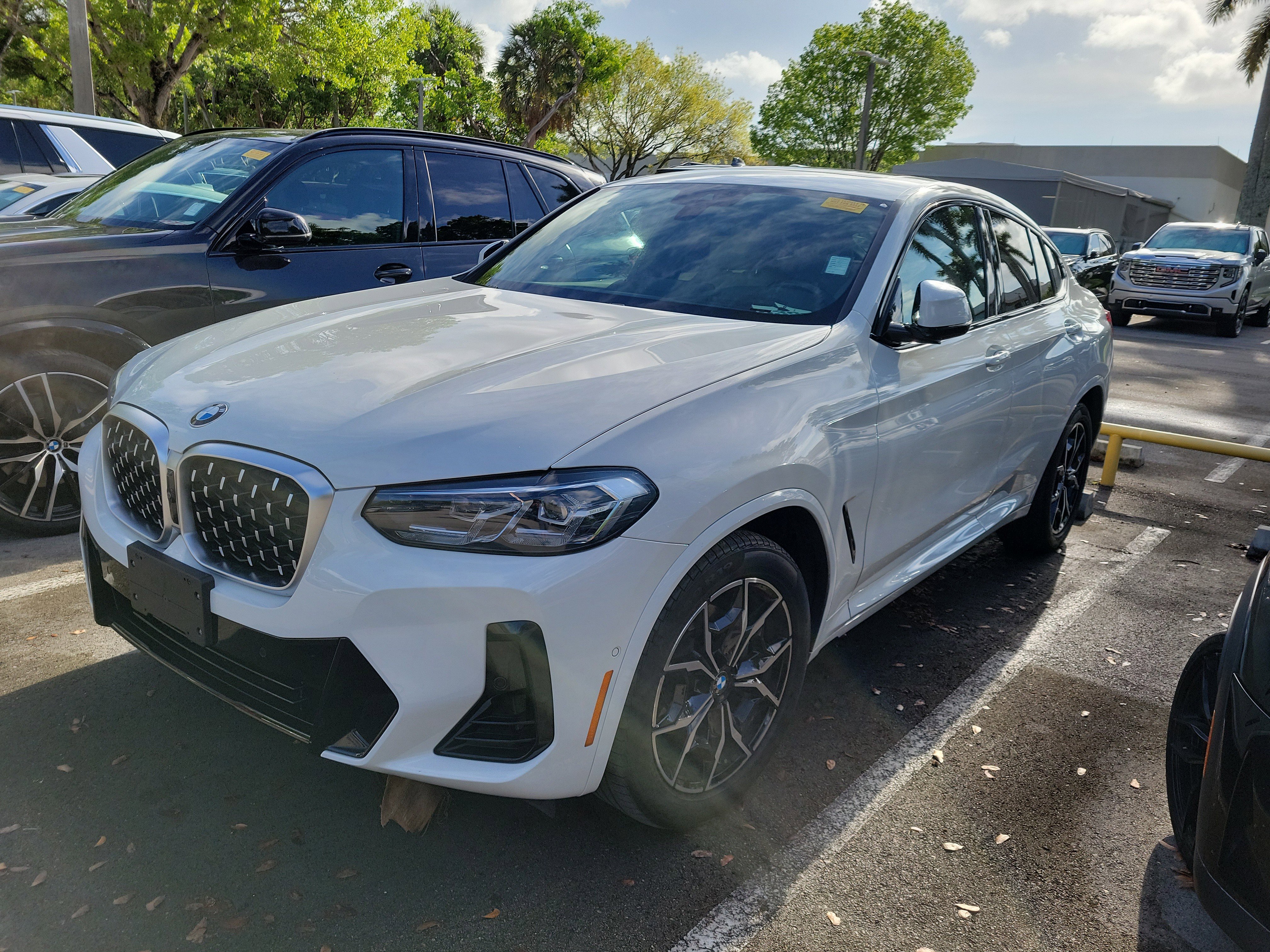 Used 2023 BMW X4 xDrive30i w/ M Sport Package AWD/4WD image 3