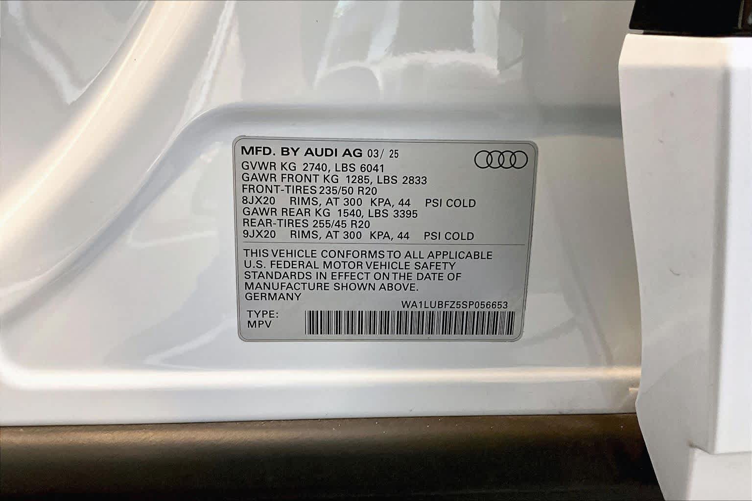 Certified 2025 Audi Q4 e-tron Premium Plus w/ Premium Plus AWD/4WD image 33