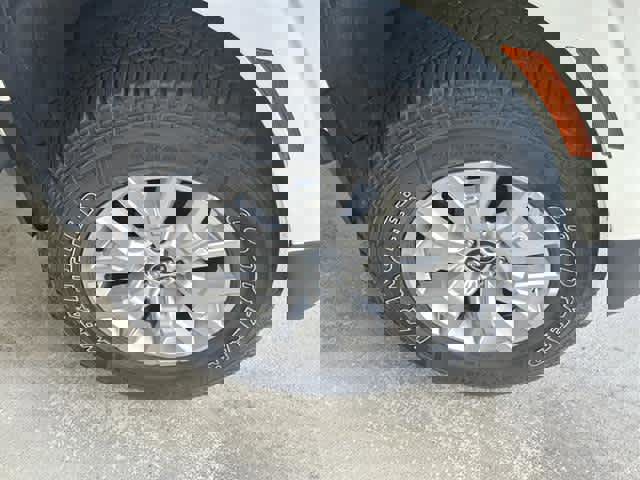 Used 2022 Nissan Frontier SV image 41