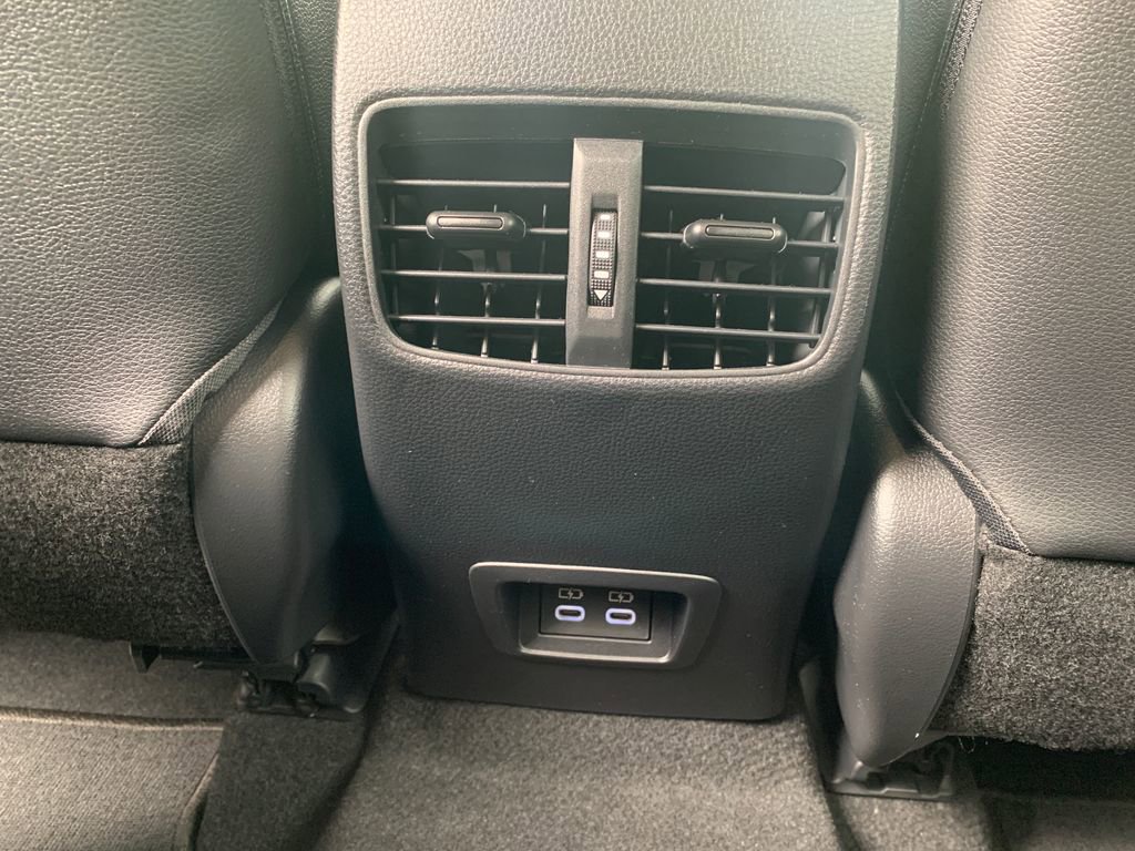 Used 2023 Toyota Corolla Cross XLE w/ Convenience Package FWD image 11