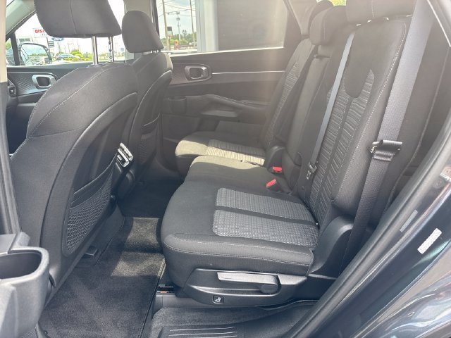 Used 2023 Kia Sorento LX FWD image 16