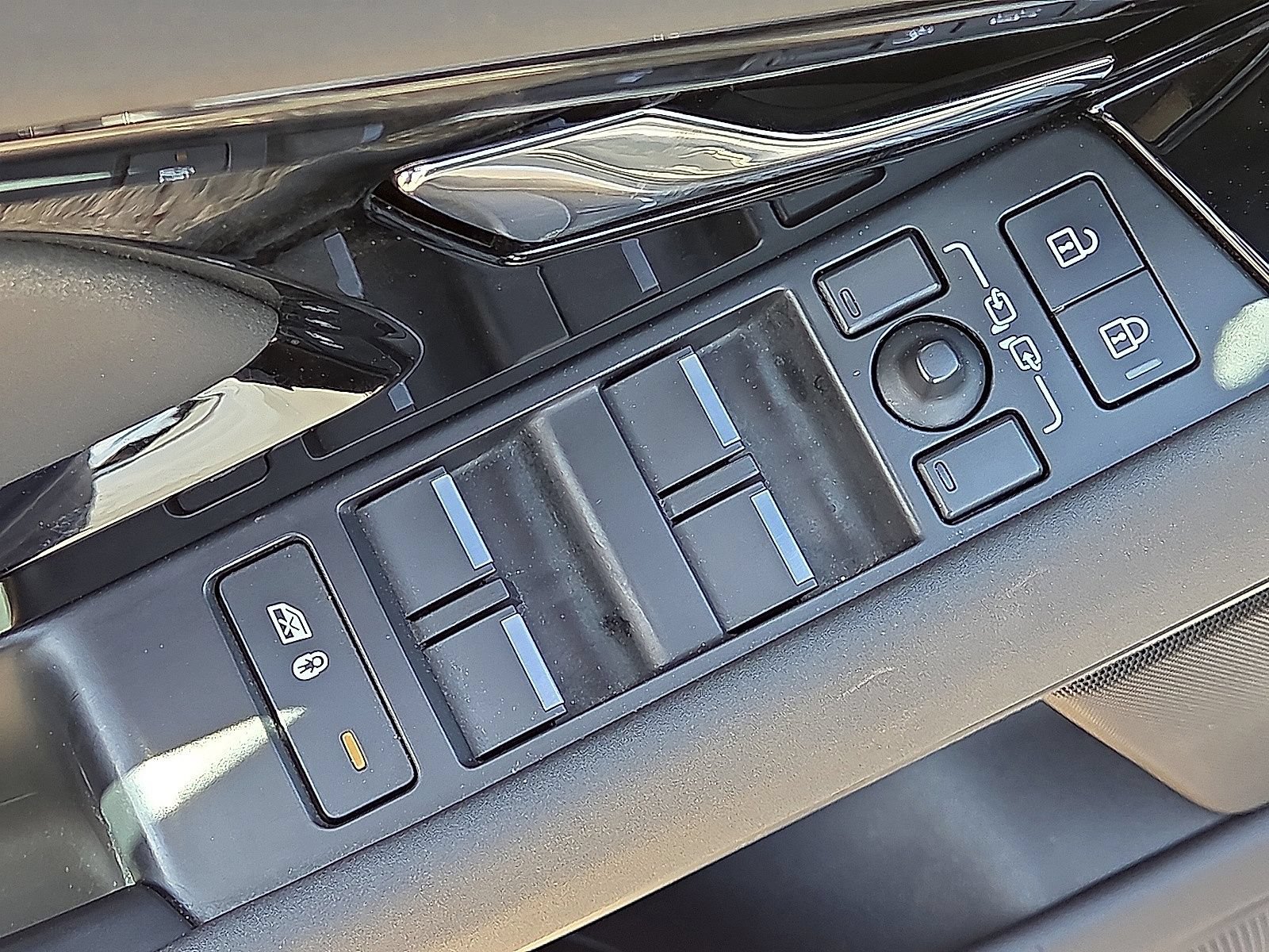 Used 2024 Land Rover Range Rover Evoque S AWD/4WD image 23