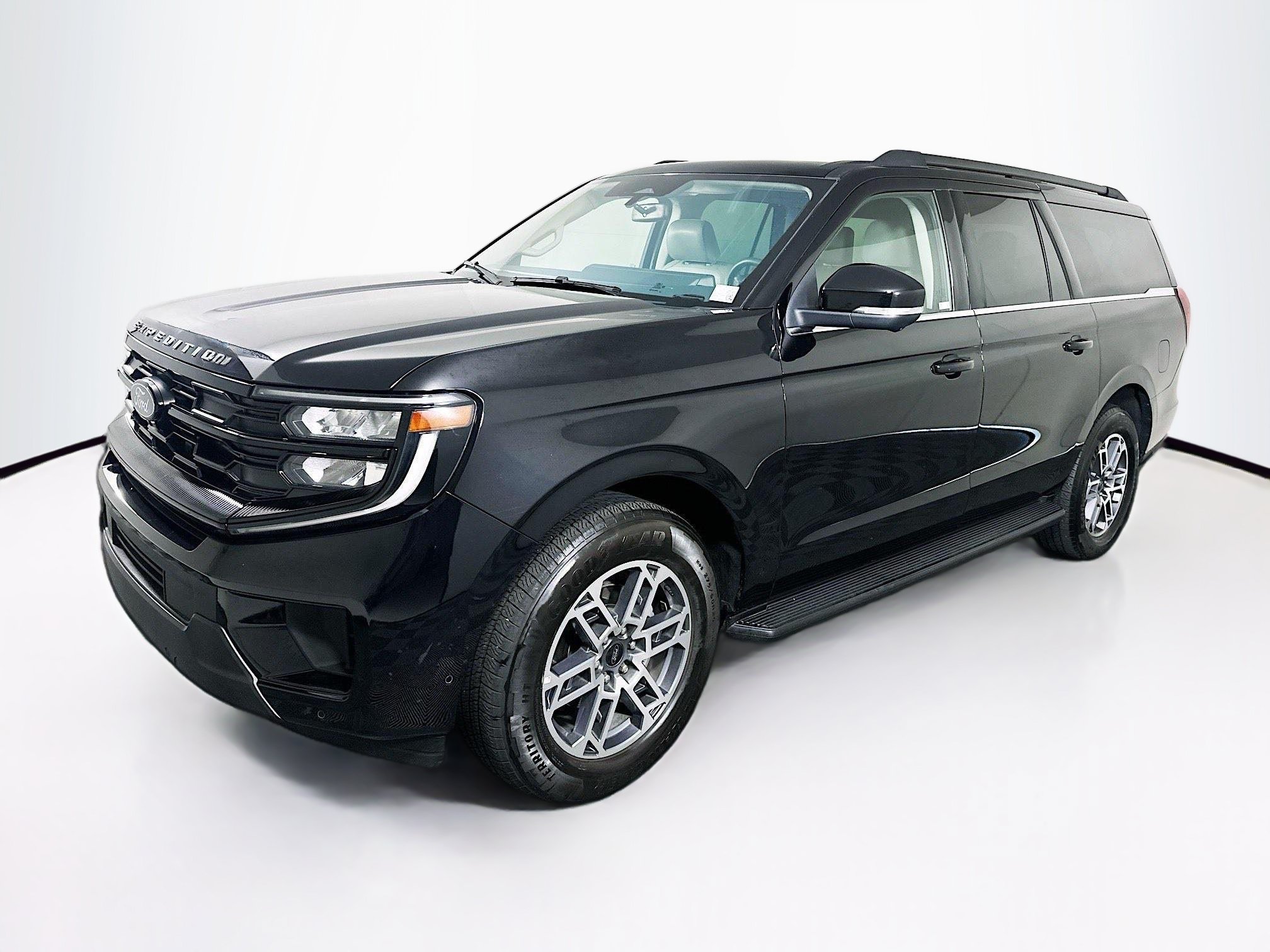 Used 2025 Ford Expedition Max Active RWD image 3