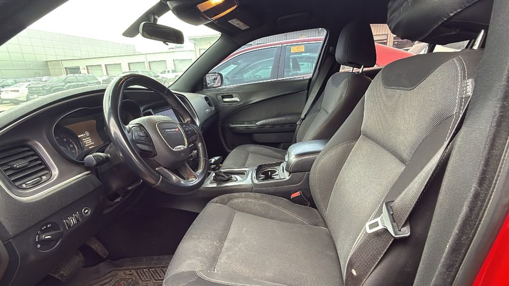 Used 2018 Dodge Charger SXT w/ Blacktop Package RWD image 5