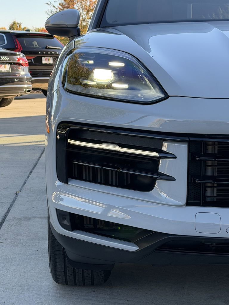 Used 2024 Porsche Cayenne Coupe image 11