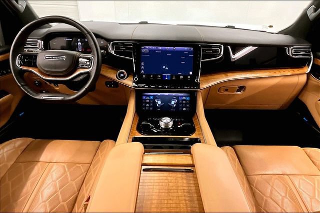 Used 2025 Jeep Grand Wagoneer L Series III w/ Rear-Seat Entertainment Group AWD/4WD image 17