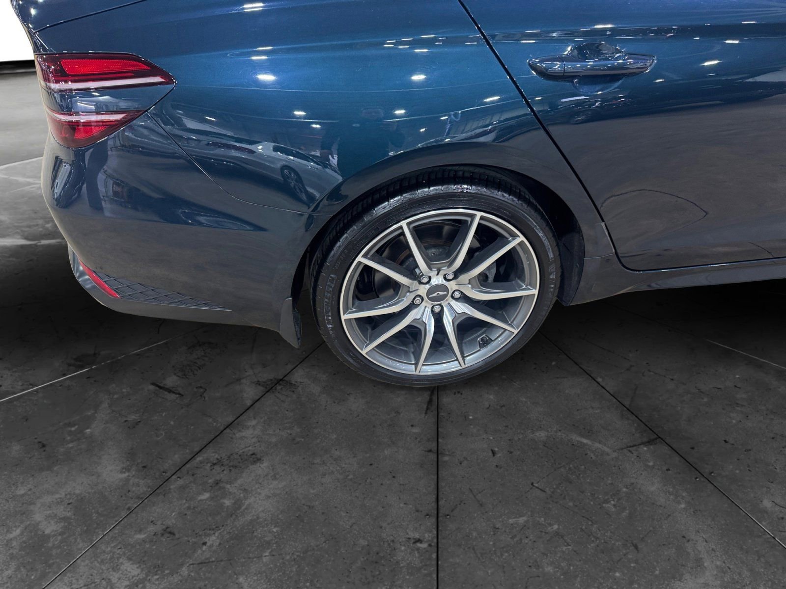 Used 2023 Genesis G70 2.0T image 6