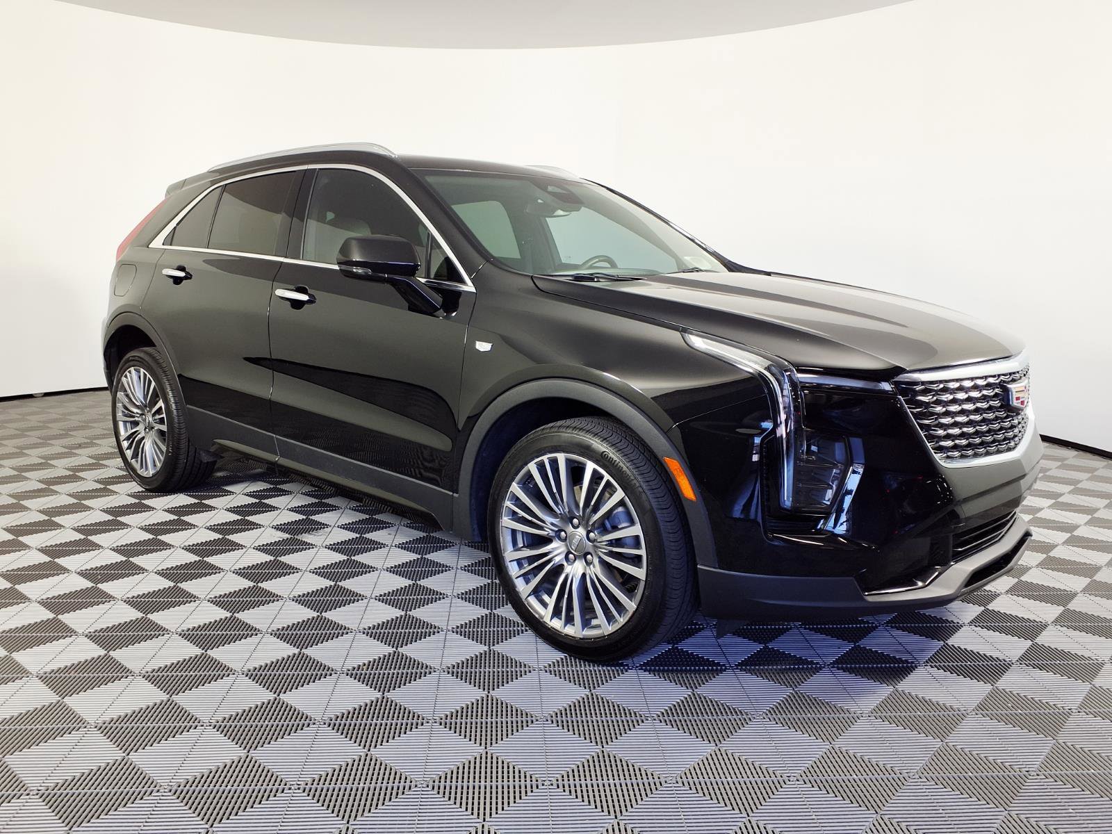 Certified 2024 Cadillac XT4 Premium Luxury FWD image 3