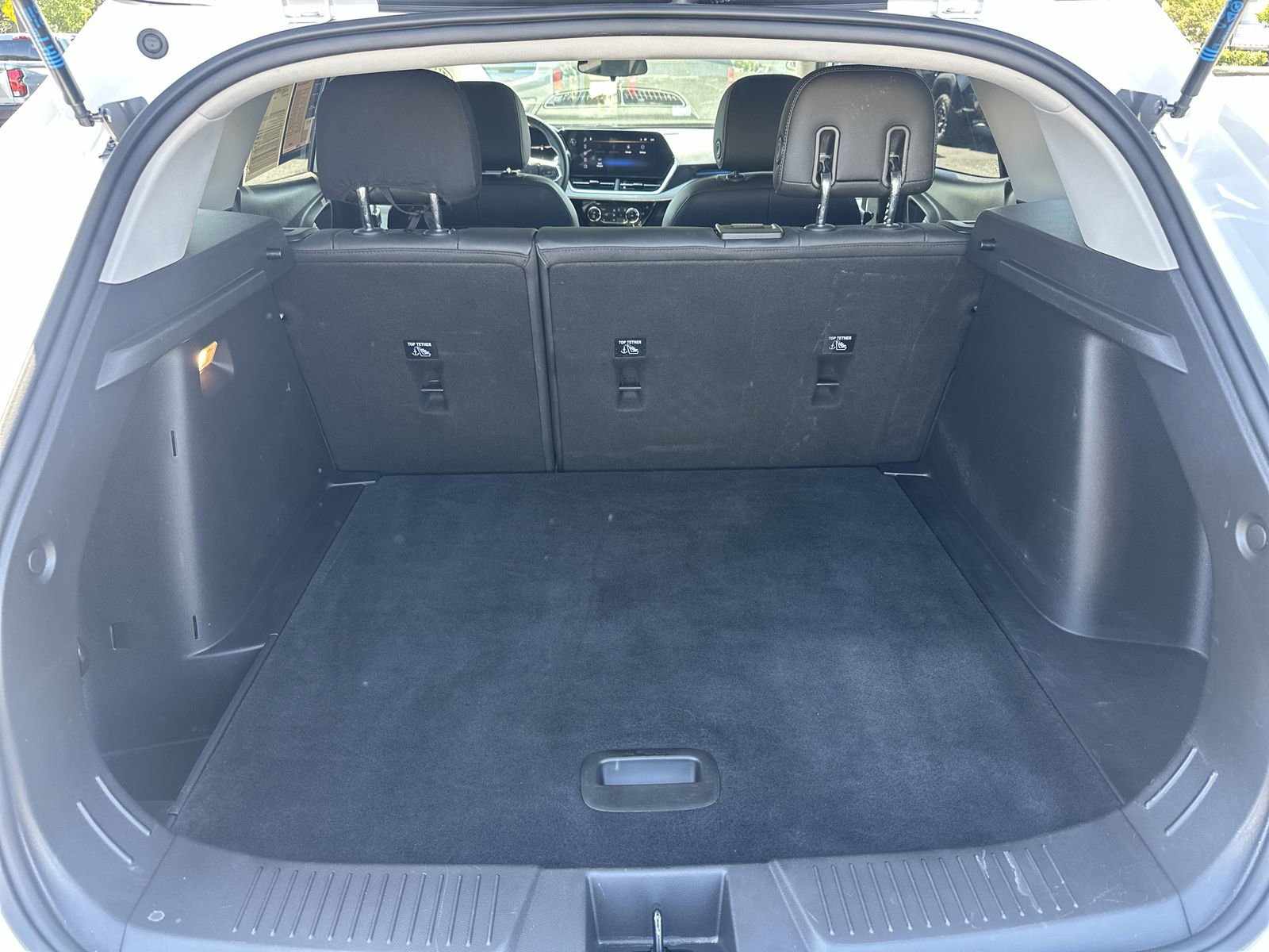 Used 2025 Chevrolet Trax LT w/ LT Convenience Package image 32