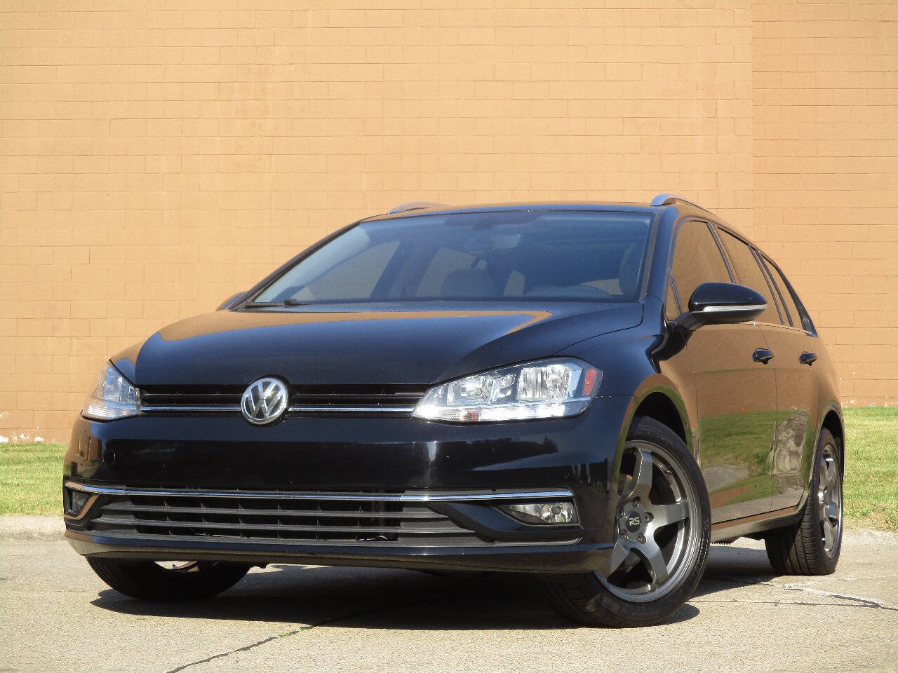 Used 2018 Volkswagen Golf SEL FWD image 5