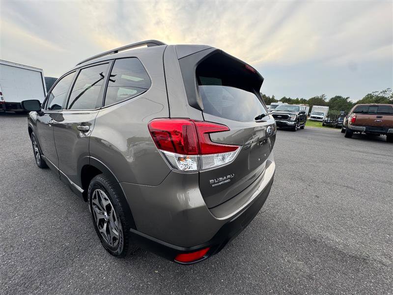 Used 2020 Subaru Forester Premium image 17