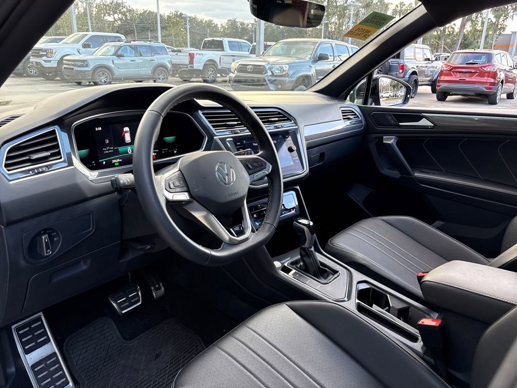 Used 2023 Volkswagen Tiguan SE R-Line image 6