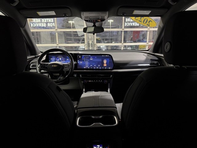 Used 2025 Chevrolet Traverse LT image 18