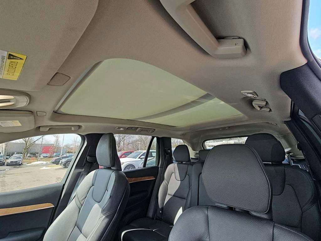 Used 2025 Volvo XC90 B6 Plus image 13