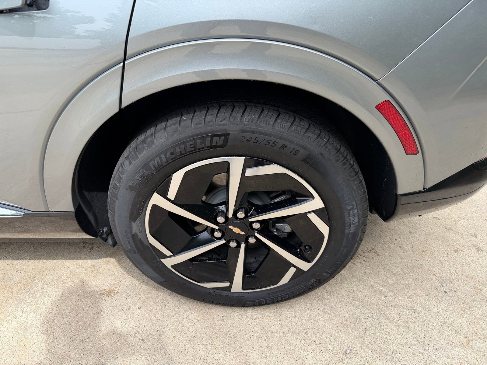 Used 2025 Chevrolet Equinox EV LT w/ Convenience Package FWD image 36