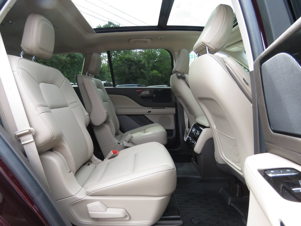 Used 2023 Lincoln Aviator AWD w/ Premium Package image 16
