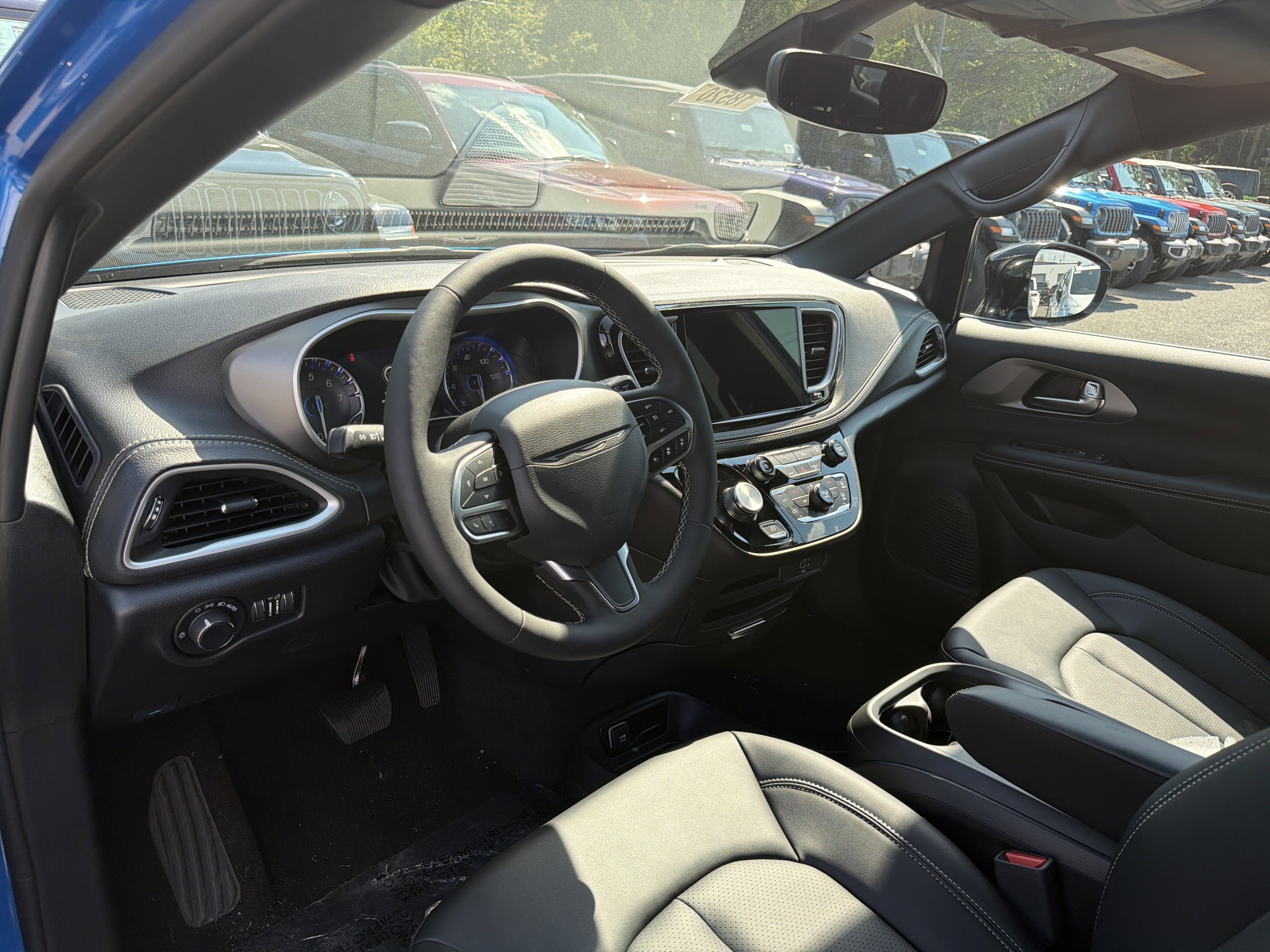 New 2027 Chrysler Pacifica Select AWD/4WD image 25