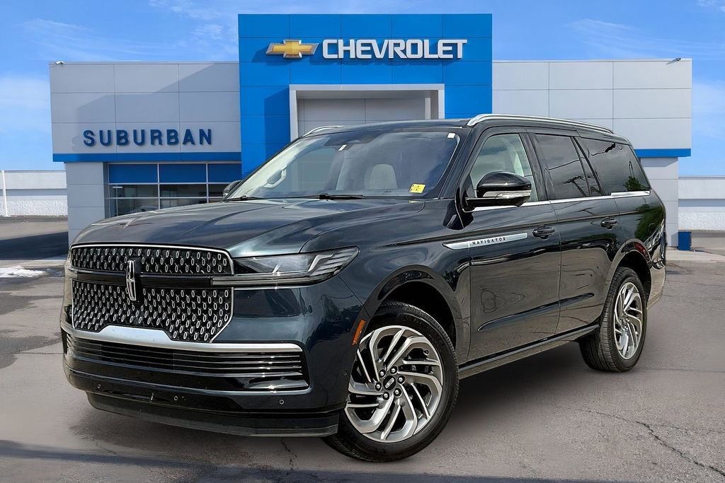 Used 2025 Lincoln Navigator Reserve image 1