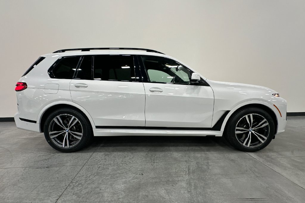 Certified 2024 BMW X7 xDrive40i w/ M Sport Package AWD/4WD image 3