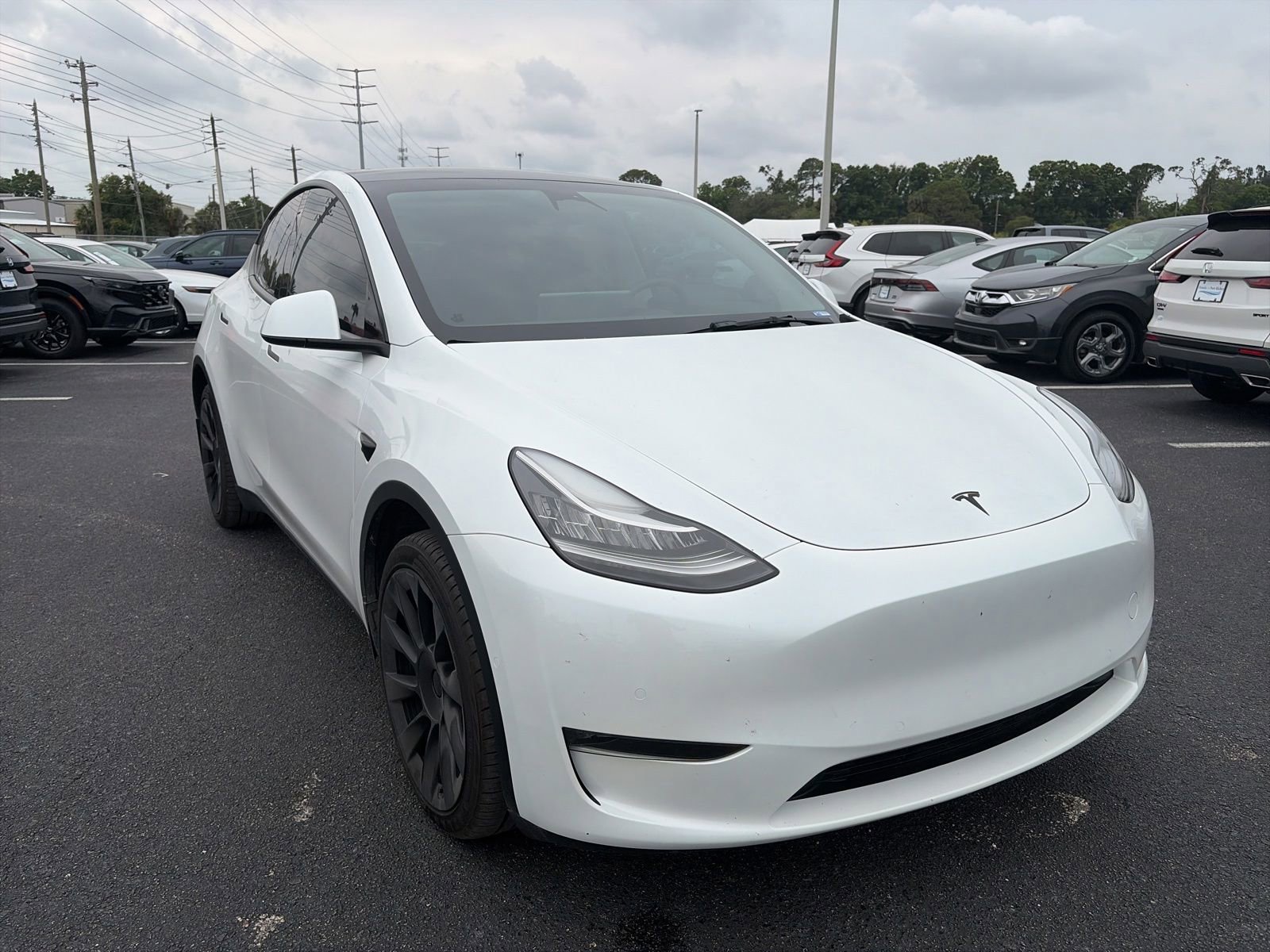 Used 2022 Tesla Model Y Long Range AWD/4WD image 1