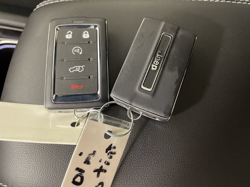 New 2025 Jeep Grand Cherokee Laredo X w/ Luxury Tech Group I AWD/4WD image 34
