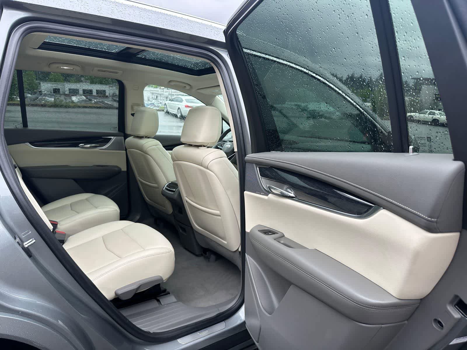 Used 2023 Cadillac XT6 Premium Luxury w/ Technology Package AWD/4WD image 15