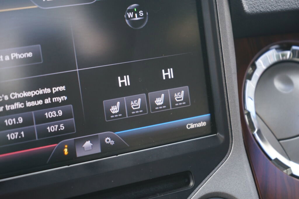 Used 2014 Ford F250 Lariat w/ Lariat Ultimate Package image 19