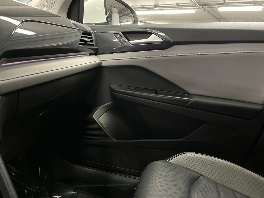 Used 2023 Volkswagen Taos SEL image 31