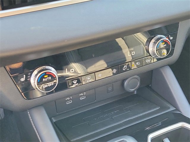 Used 2025 Mitsubishi Outlander SE image 27