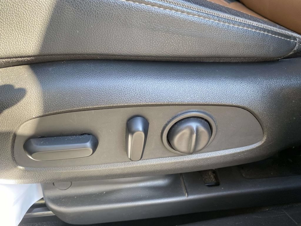 Used 2020 Buick Encore GX Essence FWD image 16