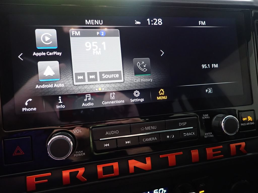 Used 2025 Nissan Frontier PRO-4X AWD/4WD image 3