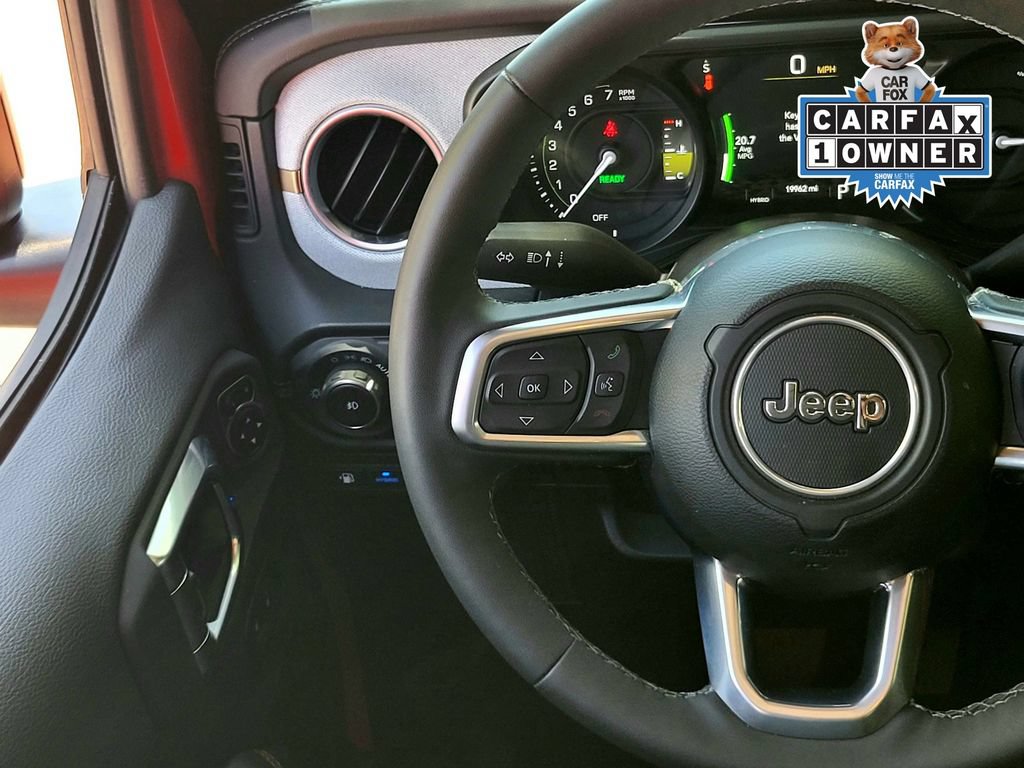 Used 2025 Jeep Wrangler Unlimited Sahara AWD/4WD image 12