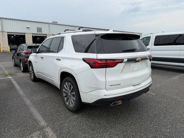 Used 2023 Chevrolet Traverse Premier FWD image 4