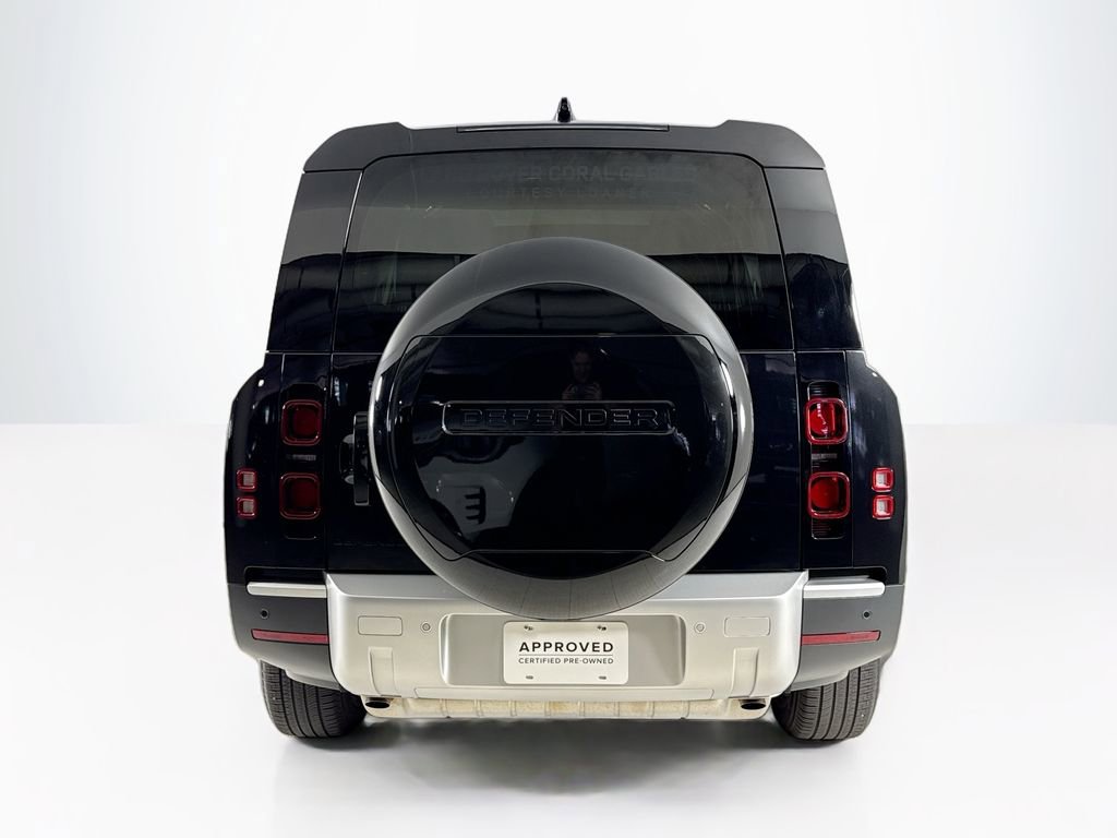 Used 2025 Land Rover Defender 130 S image 4