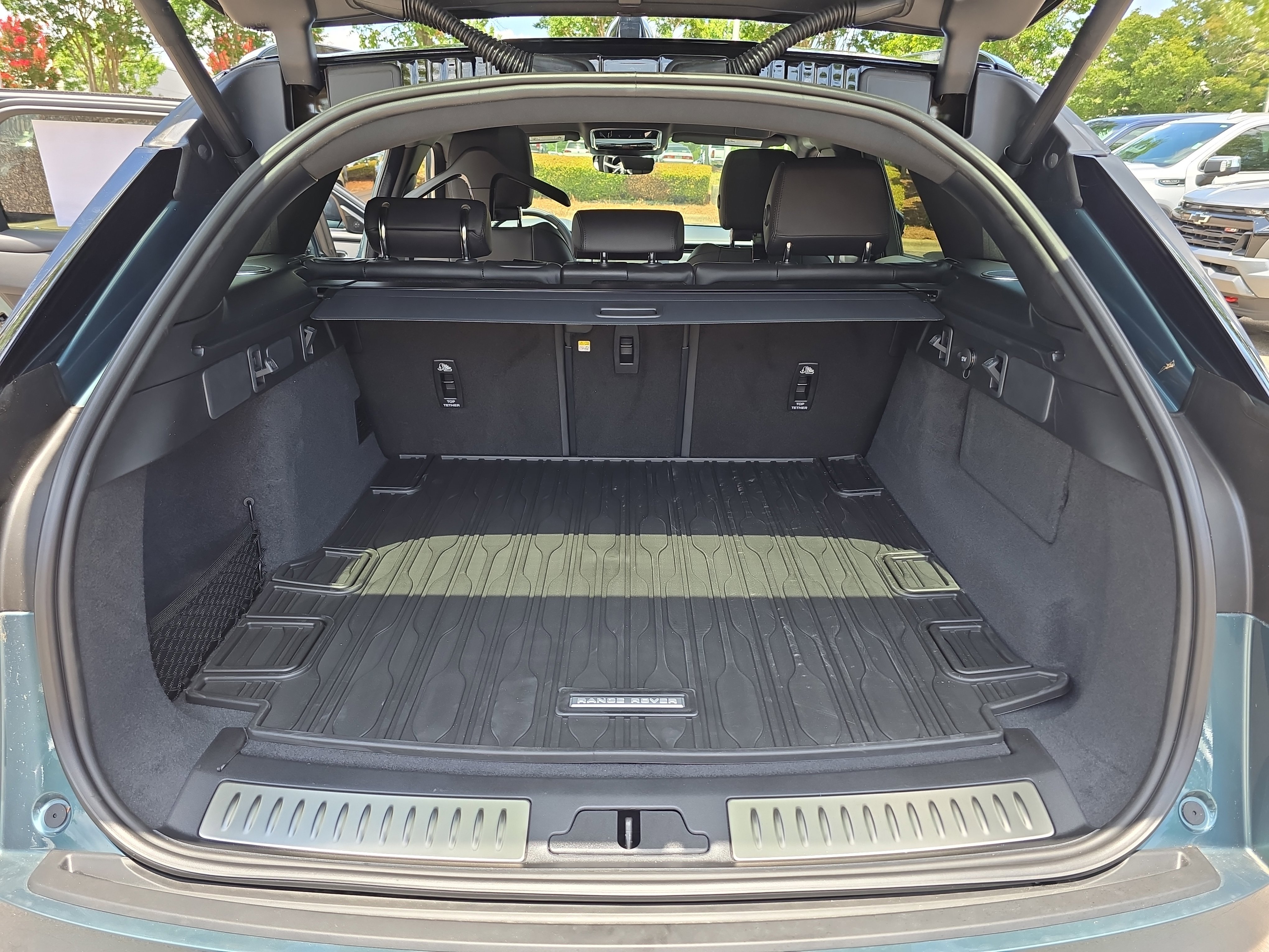 New 2026 Land Rover Range Rover Velar Dynamic SE image 12