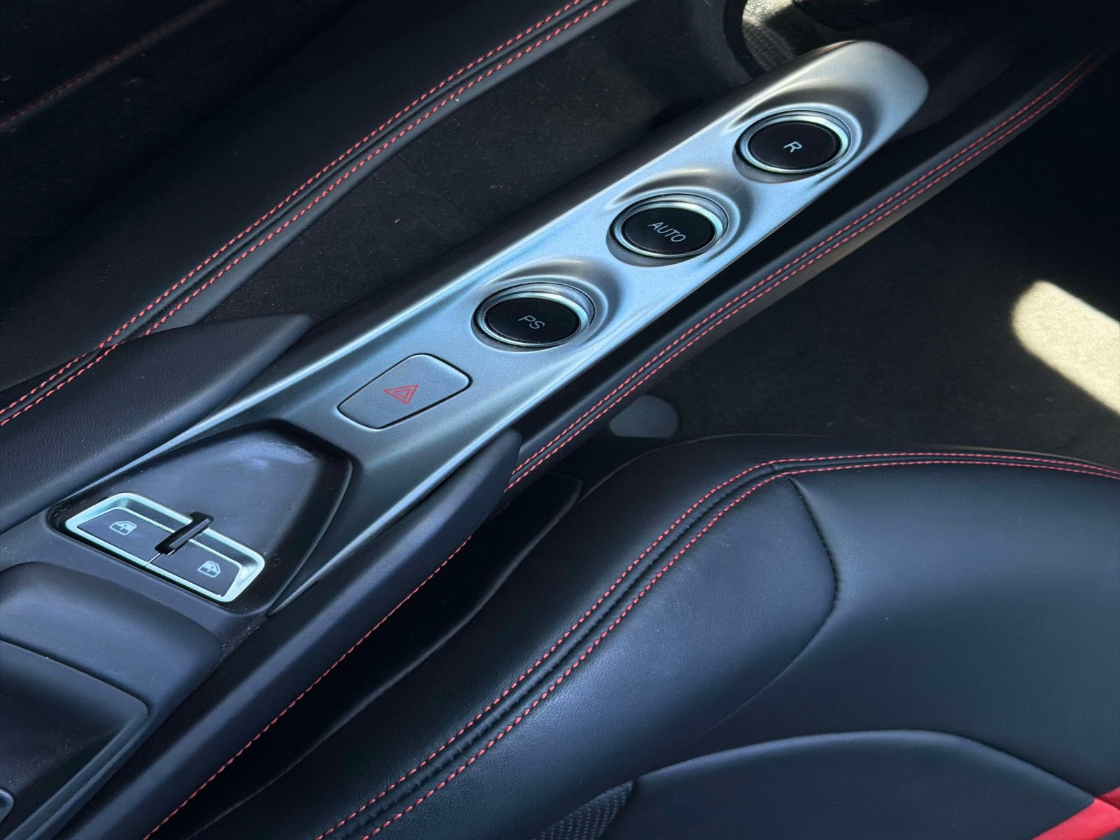 Used 2021 Ferrari F8 Tributo image 39