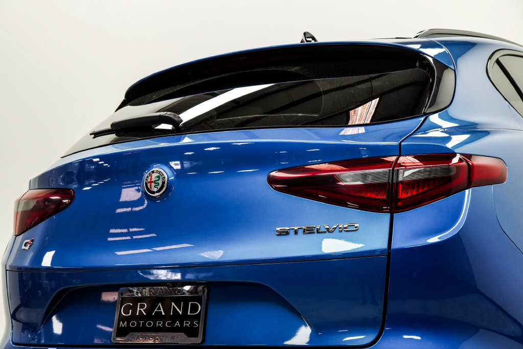 Used 2023 Alfa Romeo Stelvio Veloce AWD/4WD image 14