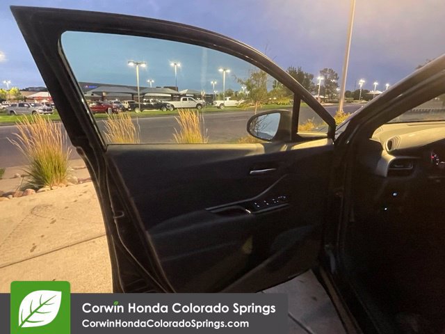 Used 2019 Toyota C-HR XLE FWD image 13