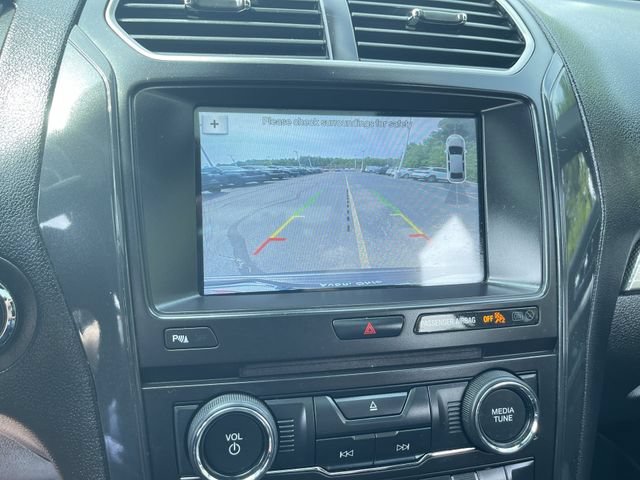 Used 2018 Ford Explorer XLT w/ Equipment Group 202A AWD/4WD image 15